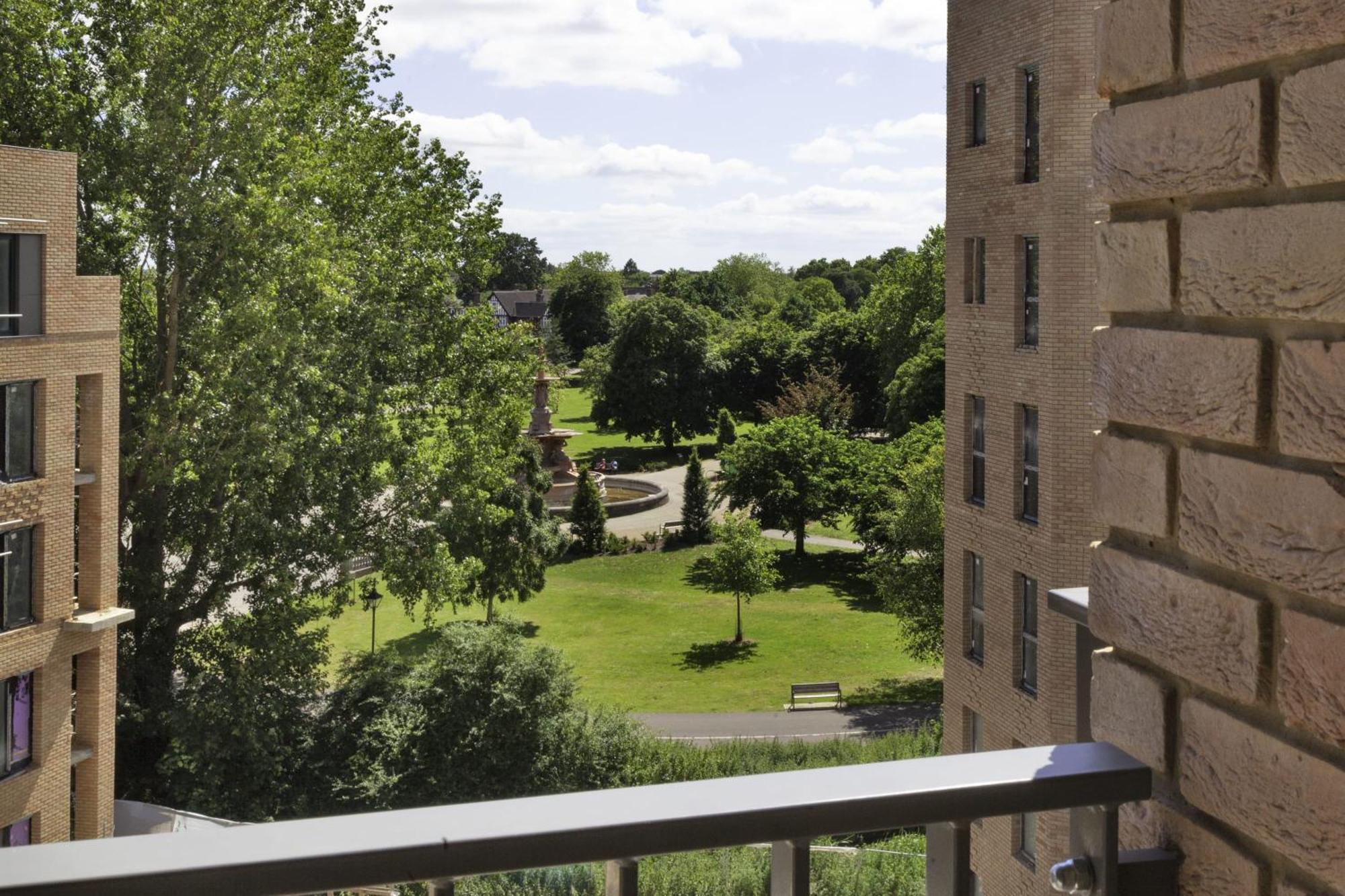 Lovely 2 Bedroom Apartment In Central Ashford Ashford  Exteriér fotografie